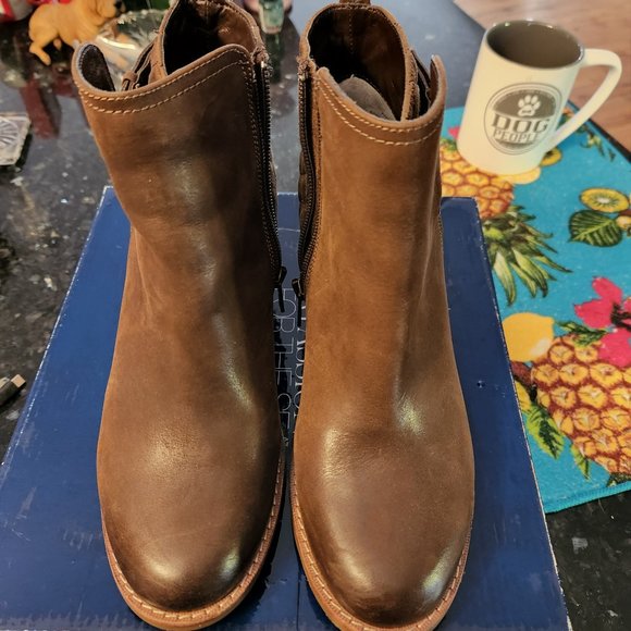 Sperry Shoes - 🏈SALE Sperry Ambrose Dark Brown Leather Bootie size 7M Very Comfortable